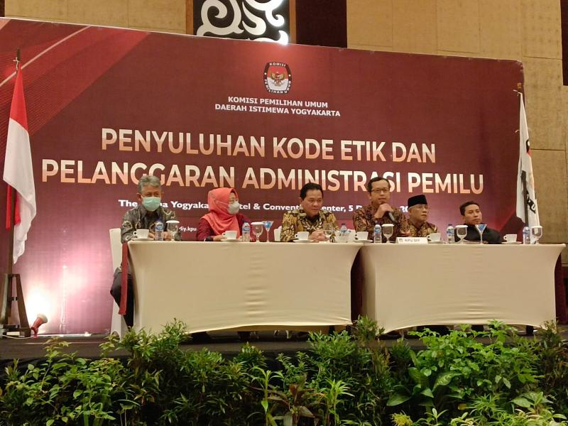 Ketua DKPP Suluh Kode Etik untuk Penyelenggara Pemilu se DIY