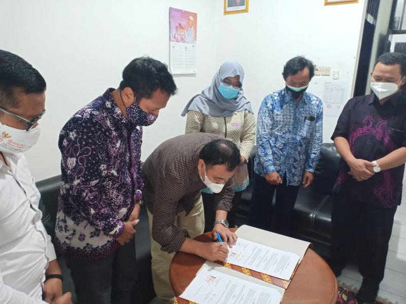 Bawaslu Sleman Tandatangani Kerjasama Dengan STIE SBI Yogyakarta