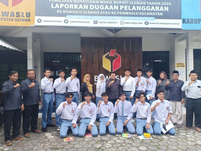 Bawaslu Sleman Ajak Pelajar  SMA Bumi Cendekia Diskusi Pemilu