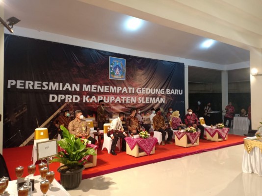 HADIRI PERESMIAN GEDUNG DPRD KABUPATEN SLEMAN