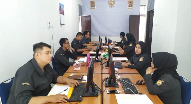 Penuh Optimis, Staf Bawaslu Sleman Ikuti Ujian CAT