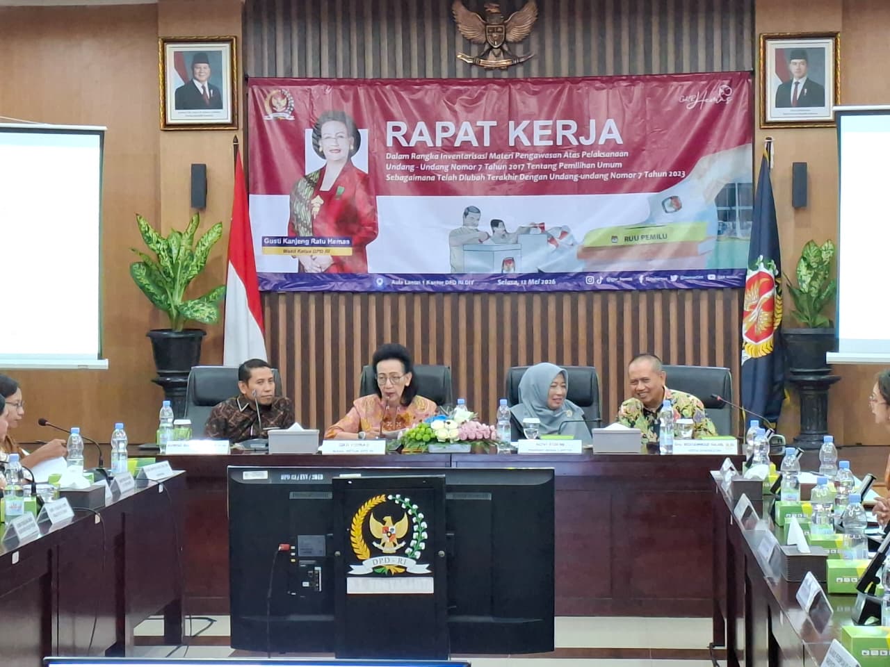 foto rapat kerja