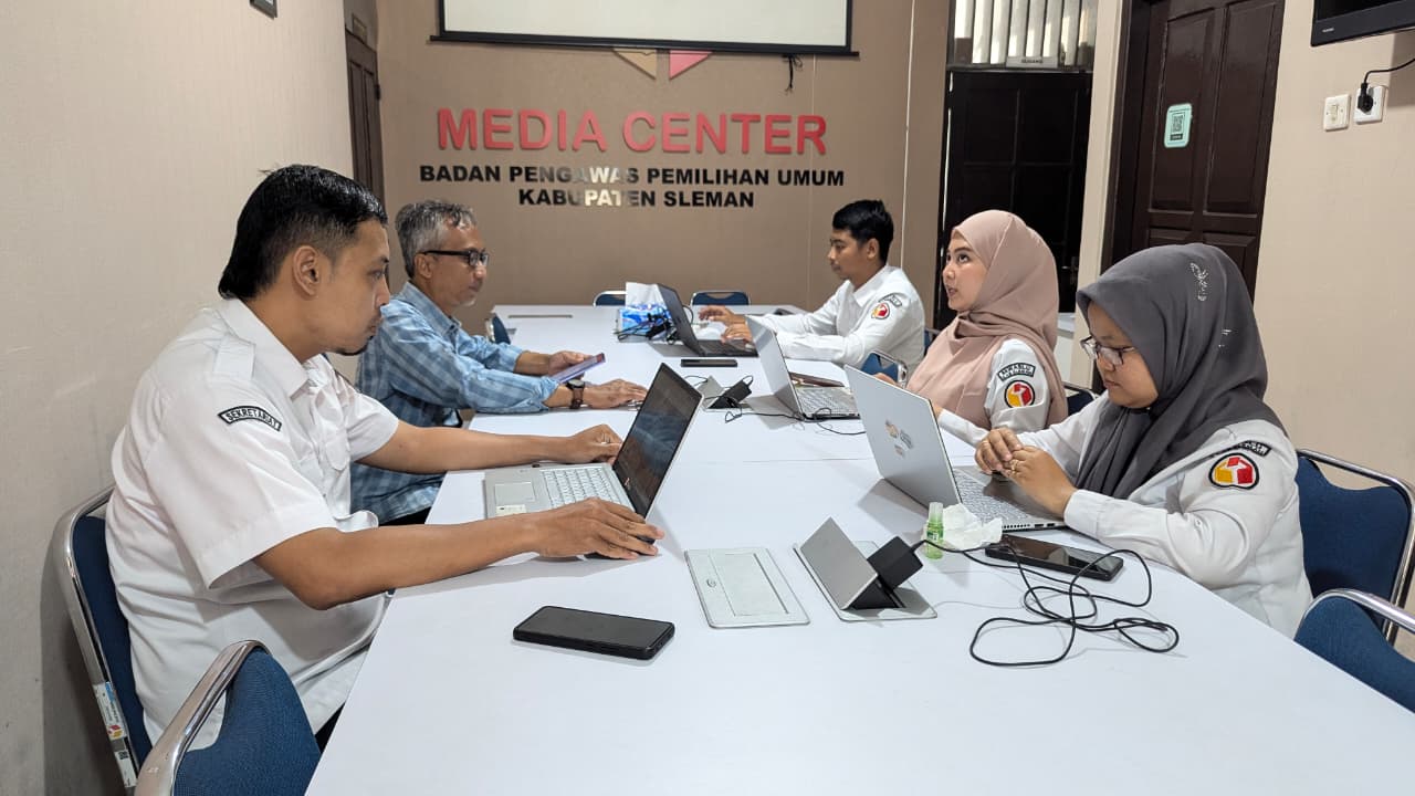 foto rapat internal