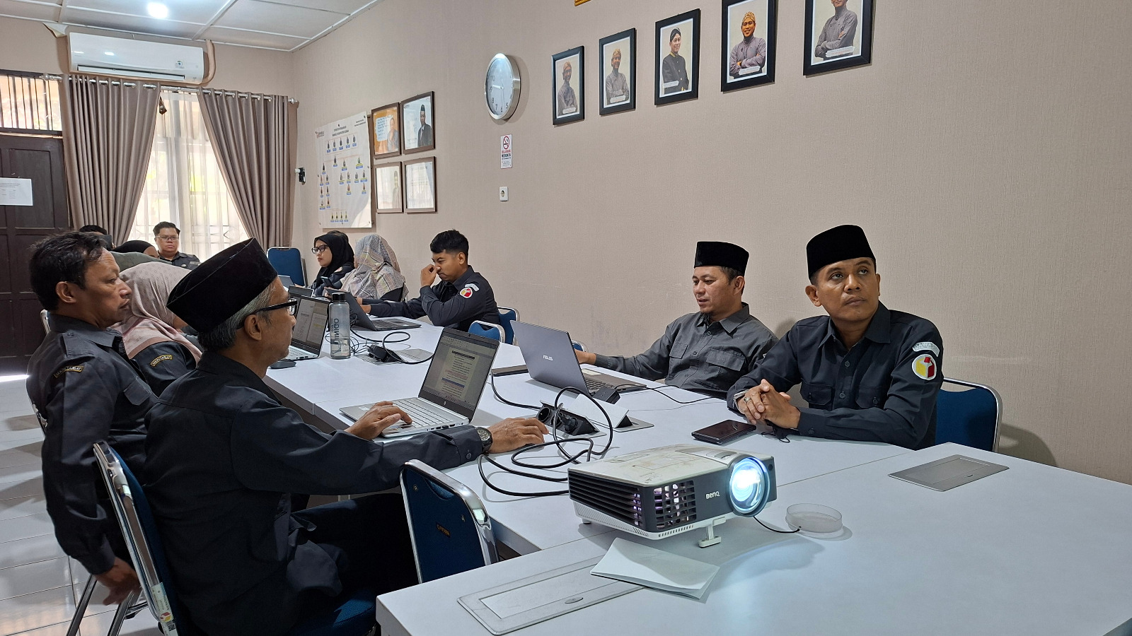foto rapat internal