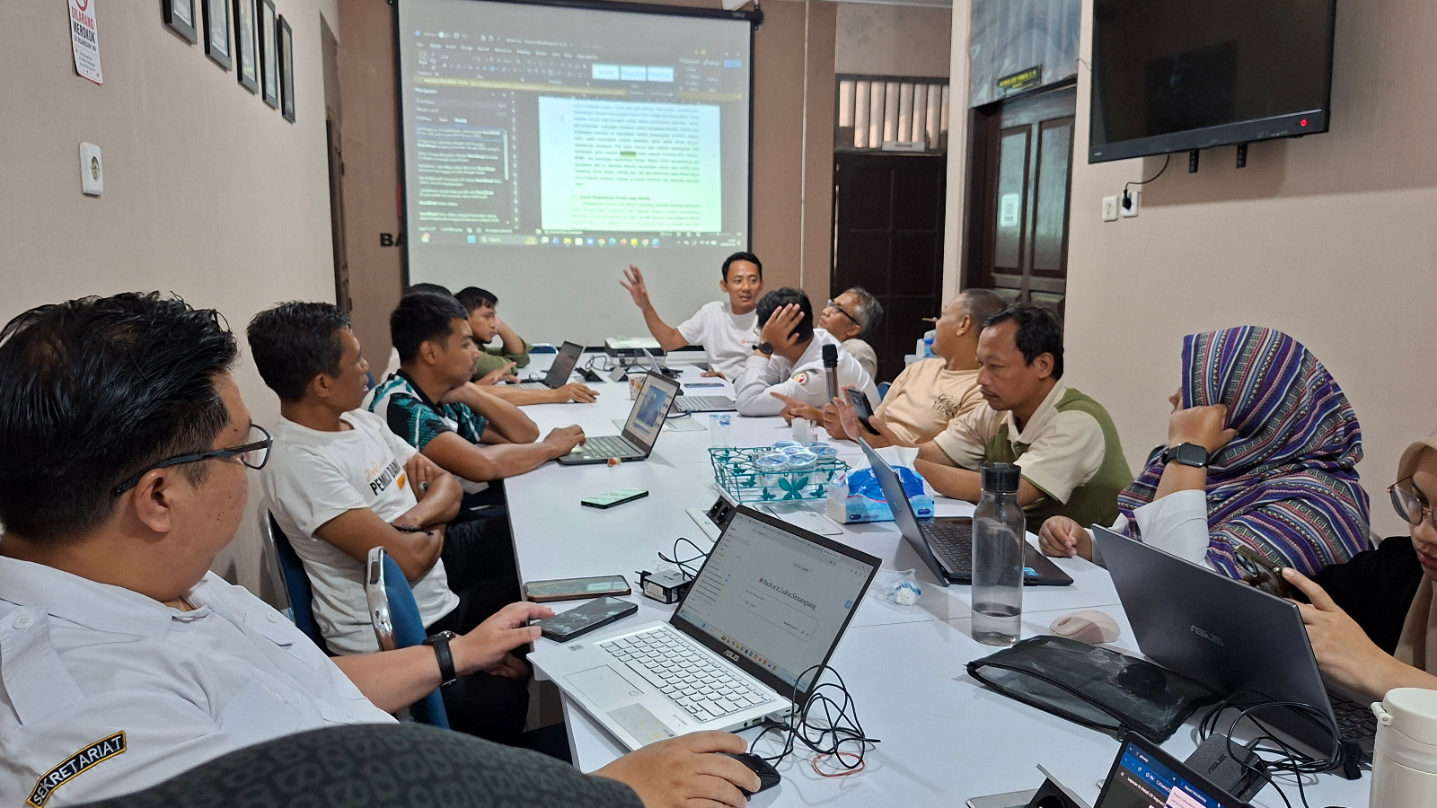 foto rapat internal