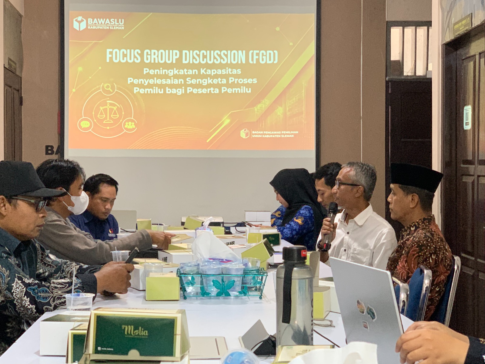 Foto  Focus Group Discussion (FGD) terkait Peningkatan Pemahaman Penyelesaian Sengketa Proses Pemilu Bawaslu Sleman