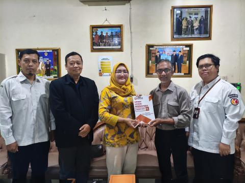 foto penyerahan laporan