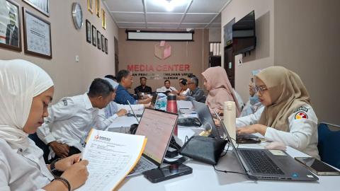 foto rapat bersama KPU