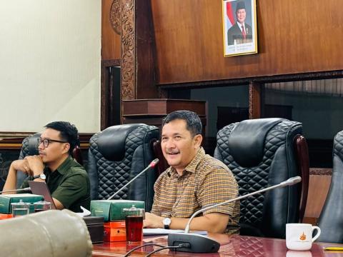 Foto Rapat Kerja Komisi A DPRD Daerah Istimewa Yogyakarta (DIY) terkait pemutakhiran data pemilih pemilu di Ruang Rapat DPRD DIY