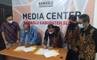 Bawaslu Sleman dan UP 45 Tandatangani Nota Kesepakatan