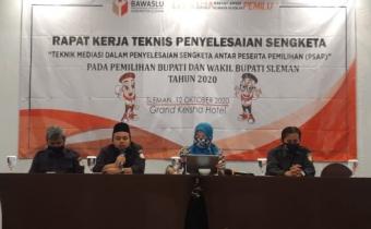Bawaslu Sleman Latih Panwascam Jadi Mediator