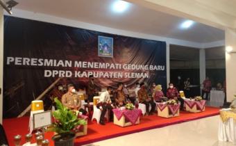 HADIRI PERESMIAN GEDUNG DPRD KABUPATEN SLEMAN