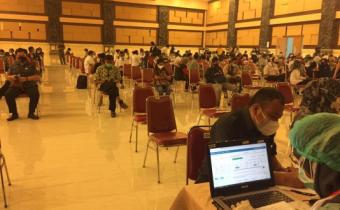 Hari Pertama Ramadhan, Bawaslu Sleman Jalani Vaksinasi