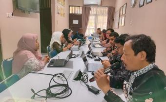 foto rapat internal